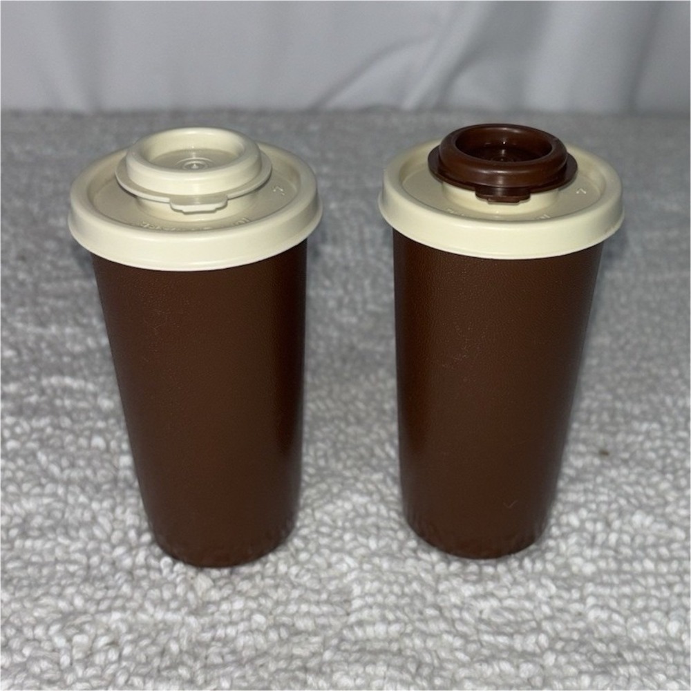 VTG Tupperware Brown & Beige Salt & Pepper Shakers #1329